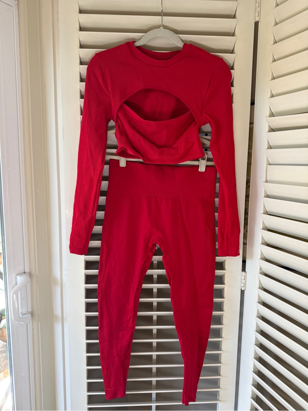 SET Active Red Long Sleeve Cutout Crop Top (XL) and Leggings (L) Set